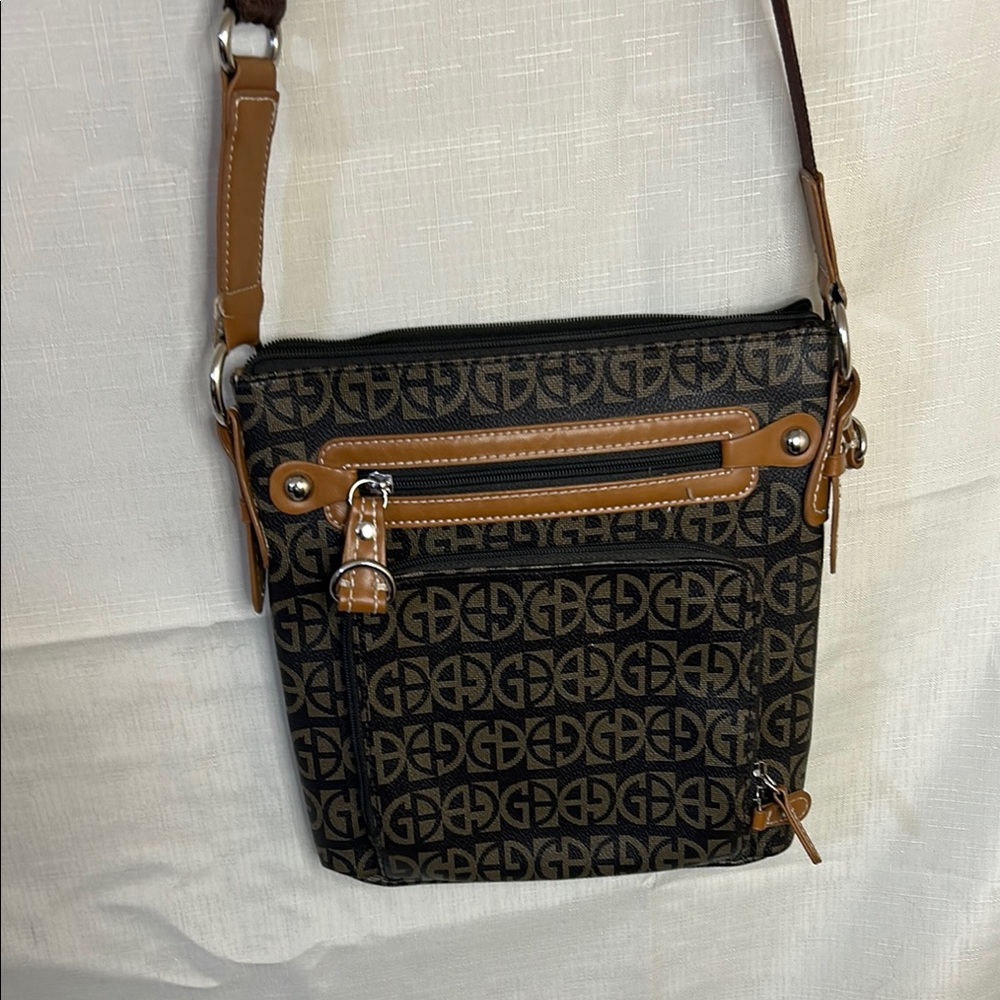 💜💜 flash sale💜💜
Textured Black and Brown Crossbody Bag with Adjustable Strap